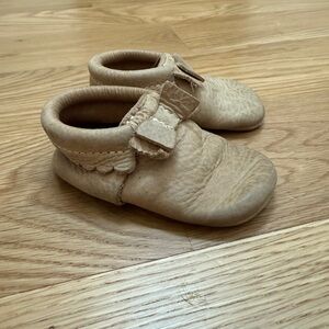 Freshly Picked bow moccasins